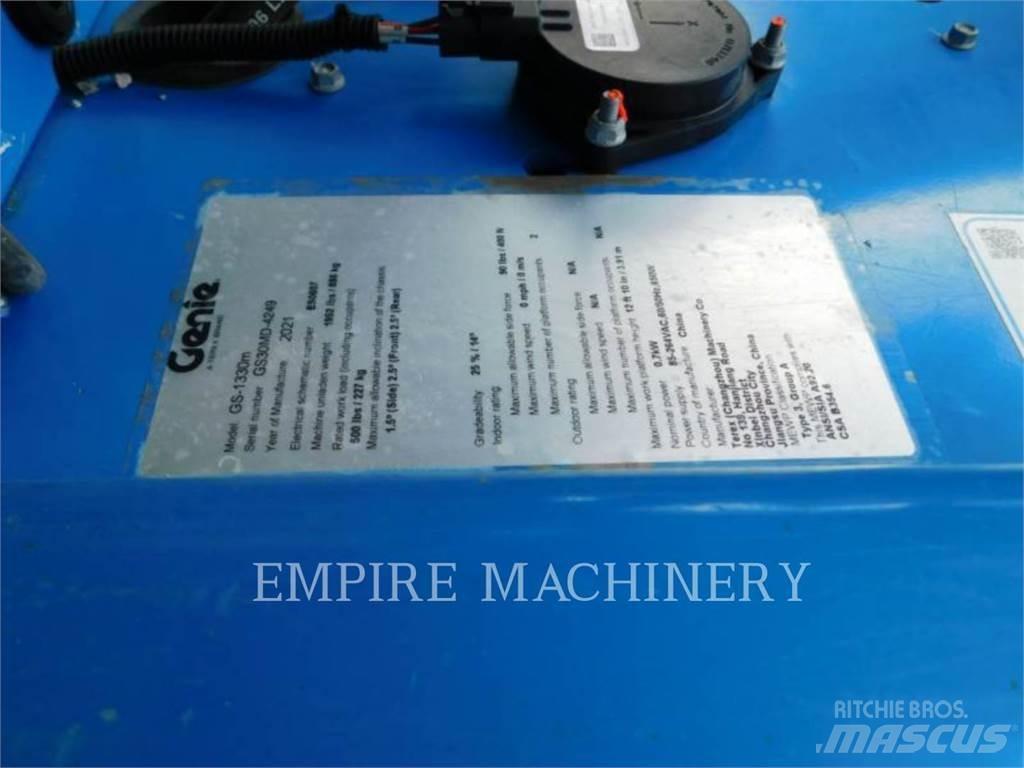 Genie GS1330 Articulated boom lifts