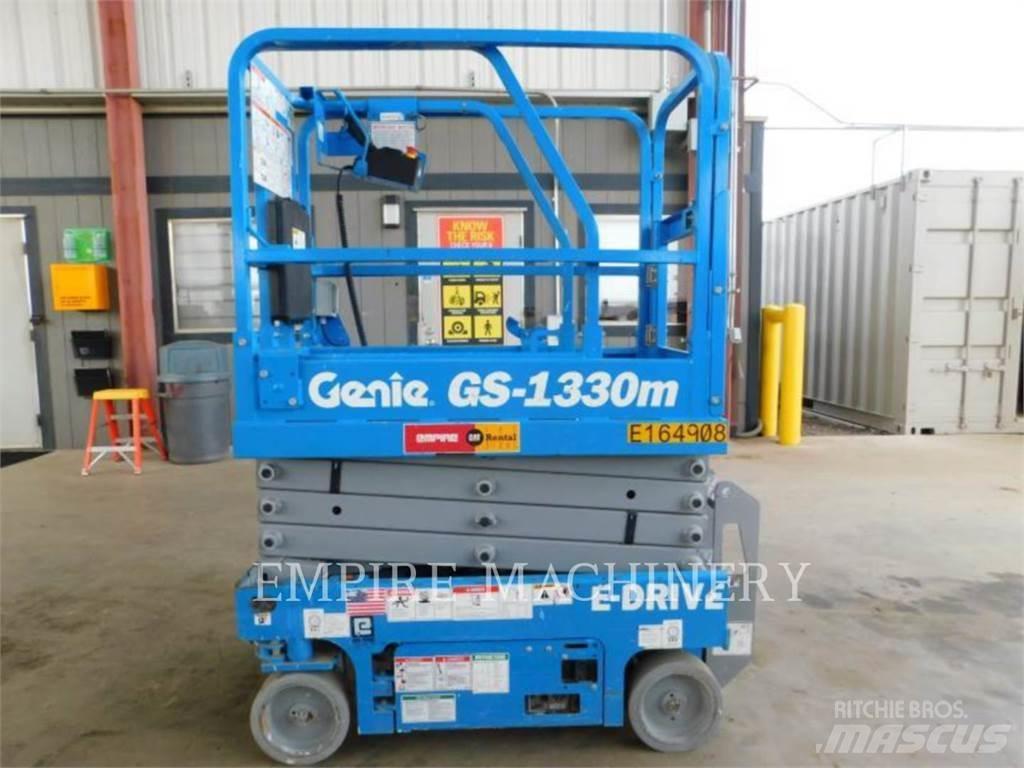 Genie GS1330 Articulated boom lifts