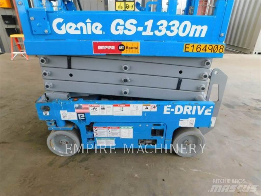 Genie GS1330 Articulated boom lifts