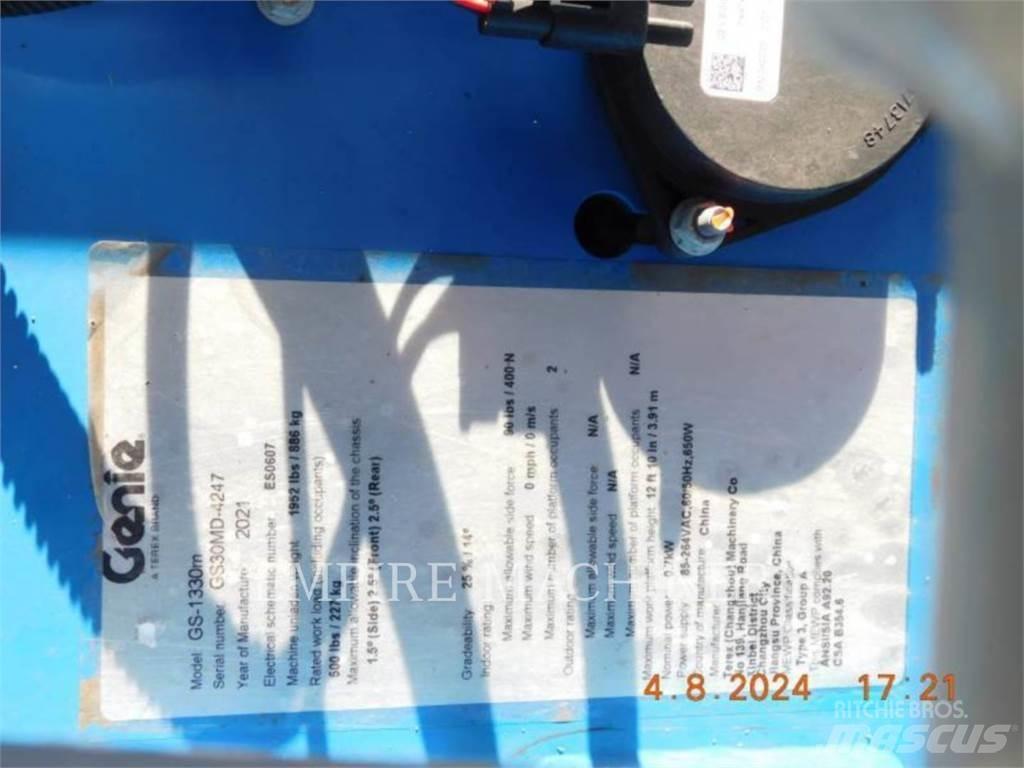 Genie GS1330 Articulated boom lifts