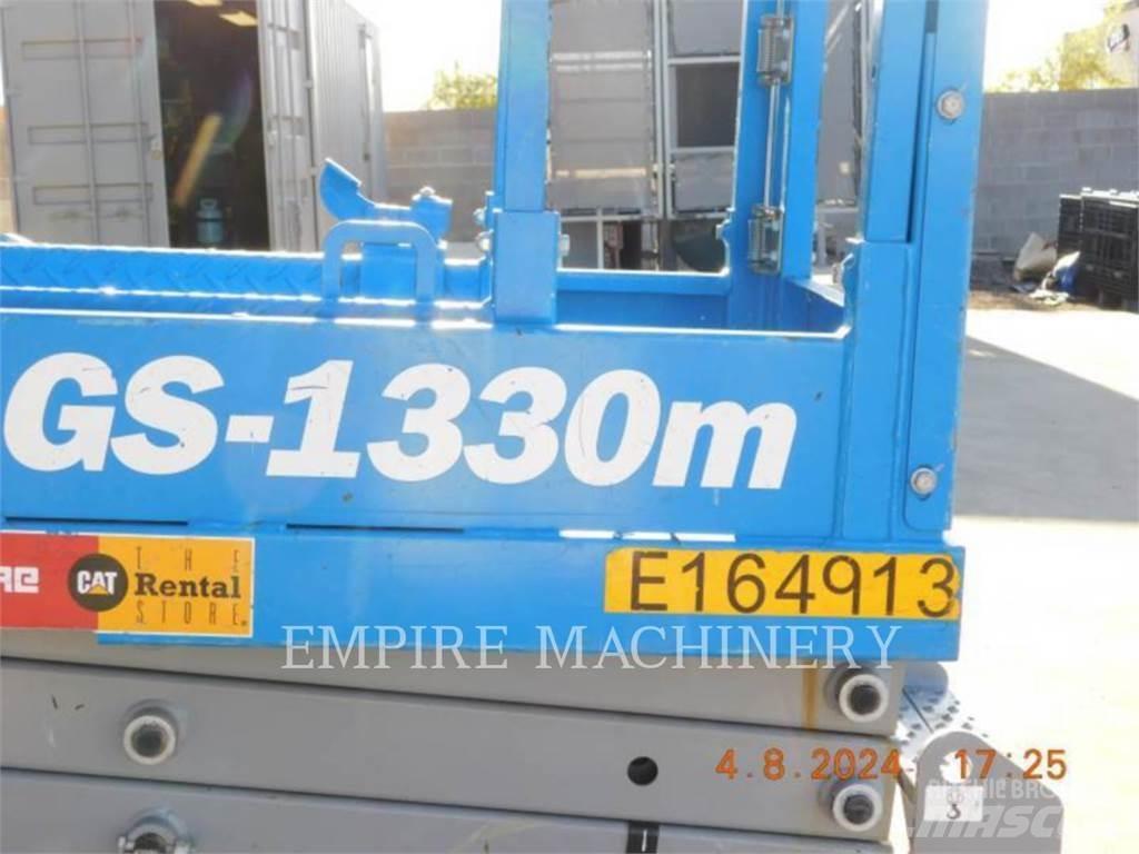 Genie GS1330 Articulated boom lifts
