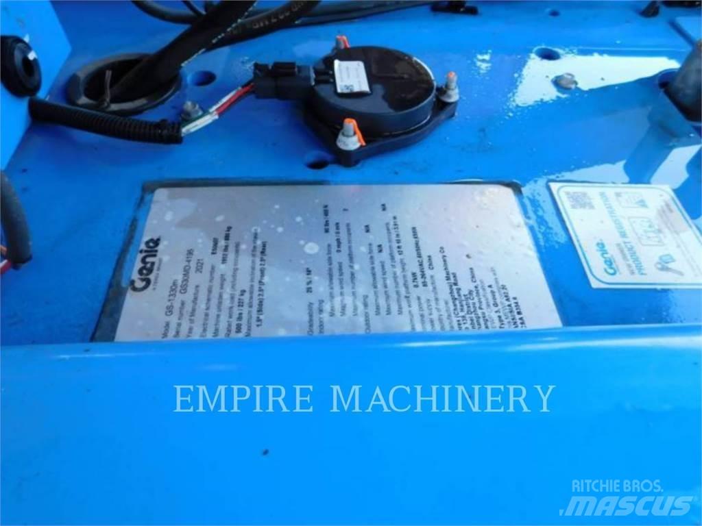 Genie GS1330 Articulated boom lifts
