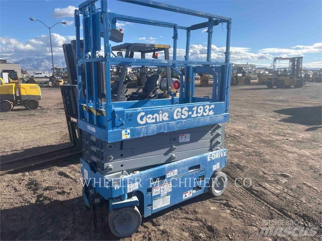 Genie GS1932 Scissor Lifts