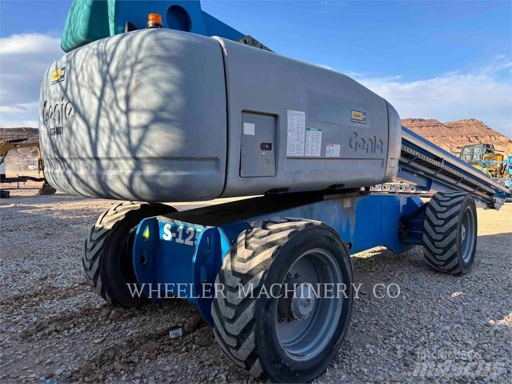 Genie S-125 Articulated boom lifts