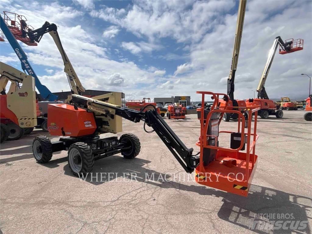 JLG 340AJ Articulated boom lifts