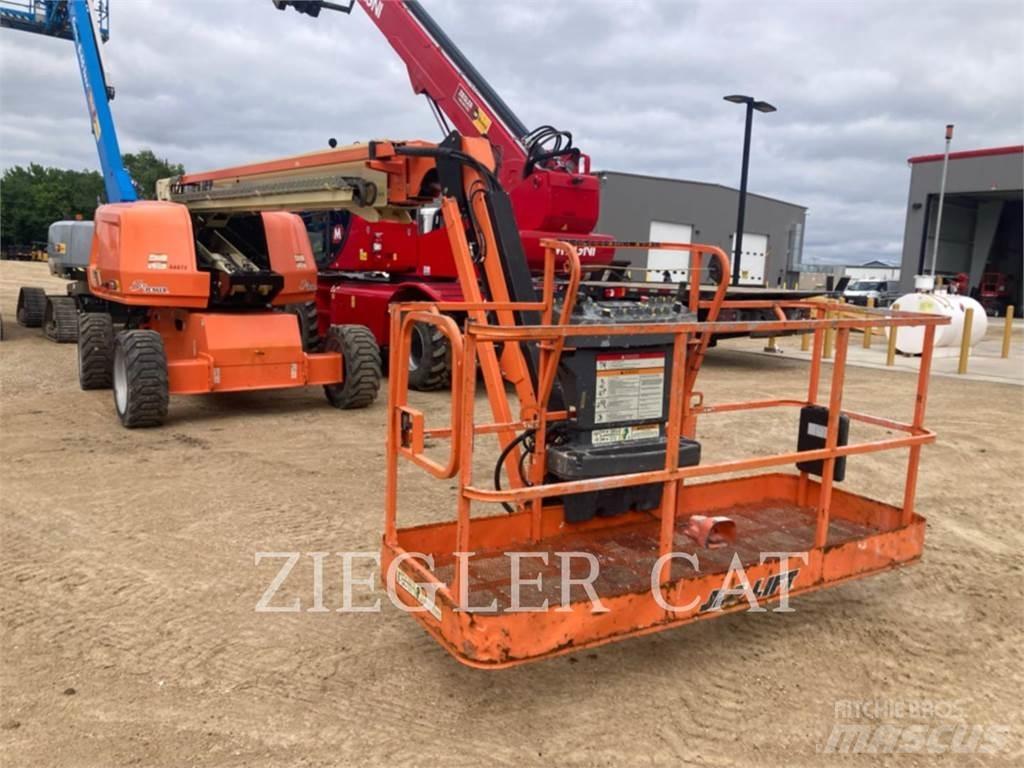 JLG 660SJ Articulated boom lifts