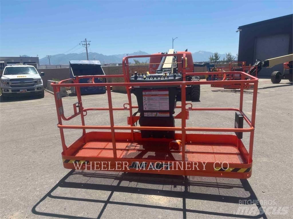 JLG 660SJ SP Articulated boom lifts
