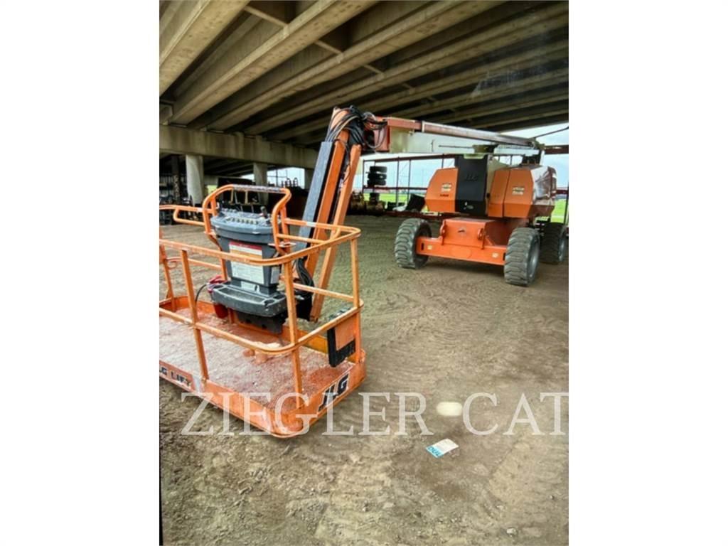 JLG 800AJ Articulated boom lifts