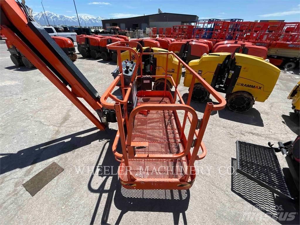 JLG 860SJ SP Articulated boom lifts