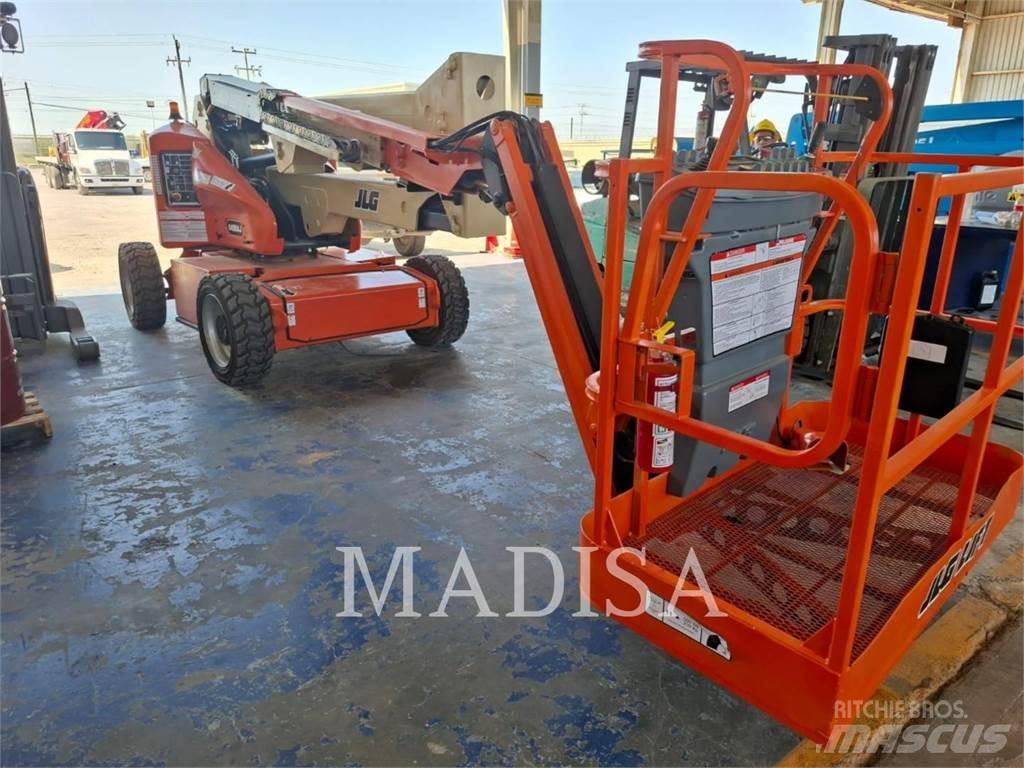 JLG E450AJ Articulated boom lifts
