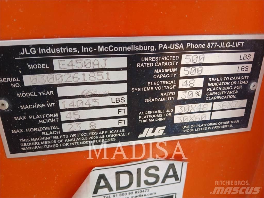 JLG E450AJ Articulated boom lifts