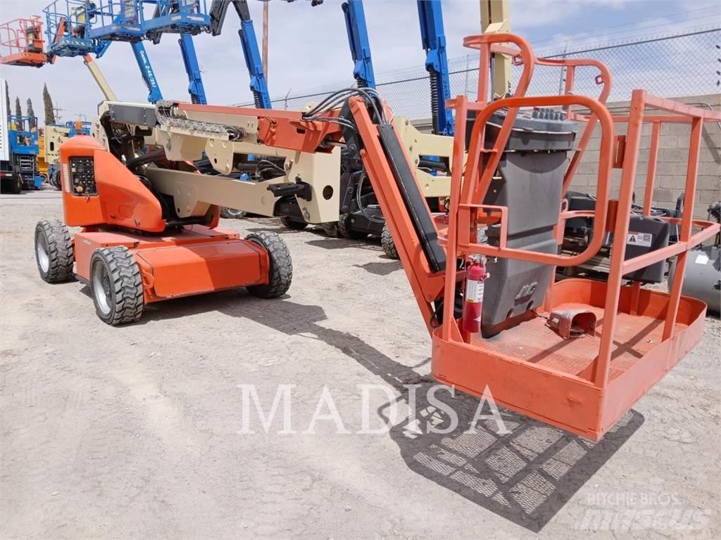 JLG E450AJ Articulated boom lifts