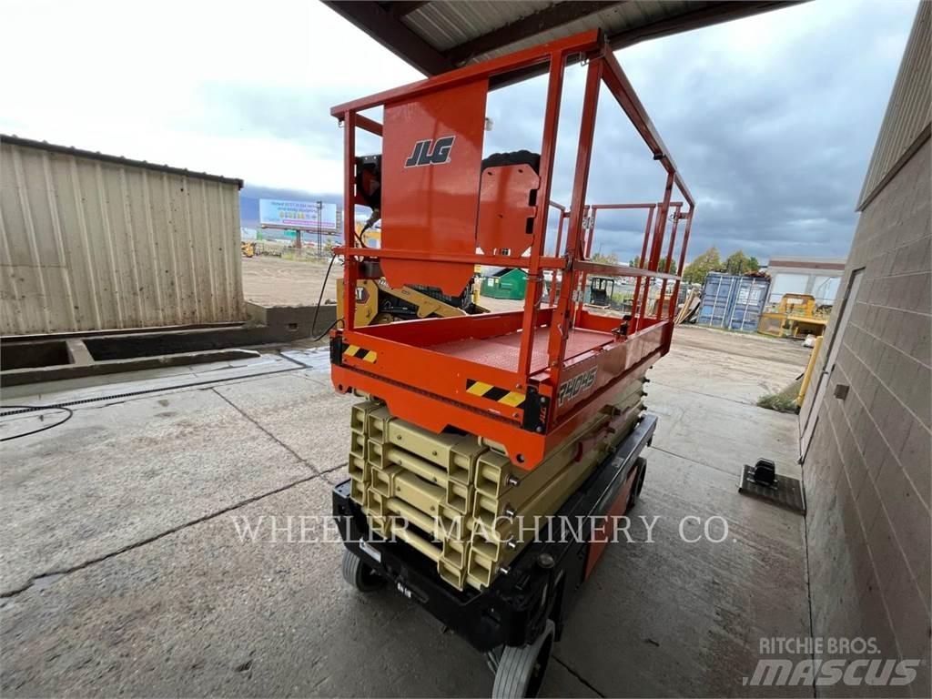 JLG R4045 Scissor Lifts
