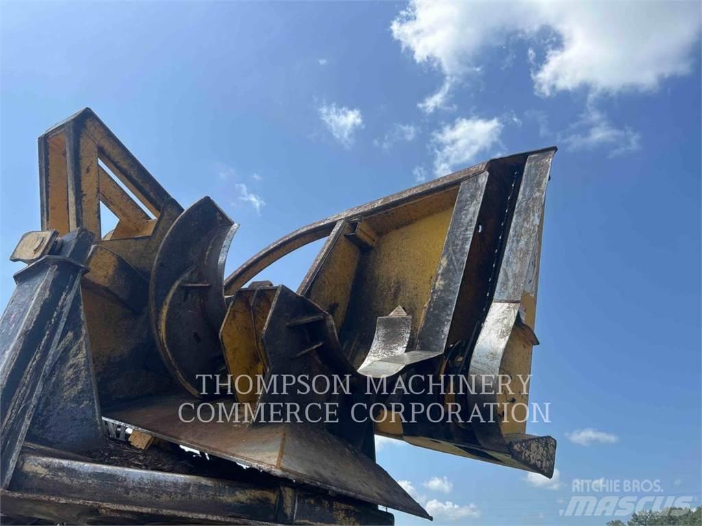 John Deere 437D Knuckleboom loaders