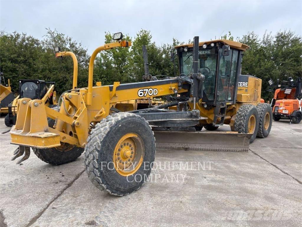 John Deere 670 Motor Graders