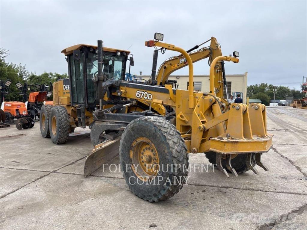 John Deere 670 Motor Graders