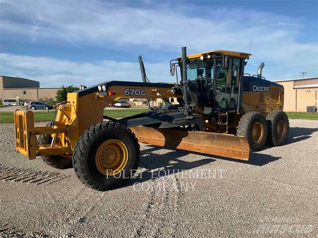 John Deere 670G Motor Graders