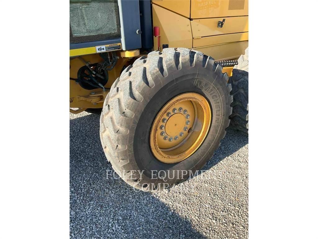 John Deere 670G Motor Graders