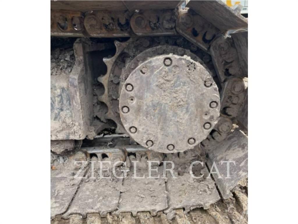 John Deere & CO. 250GLC Crawler excavators