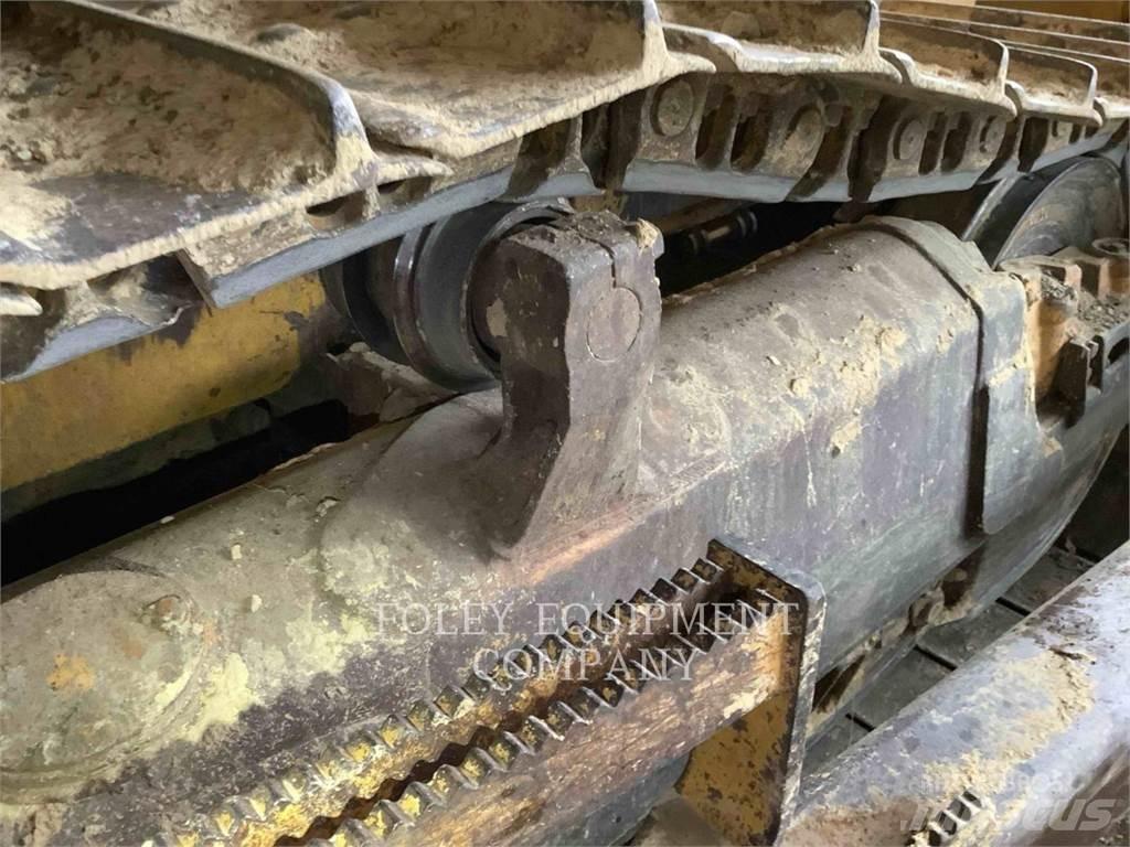 Komatsu D65EX17 Crawler dozers
