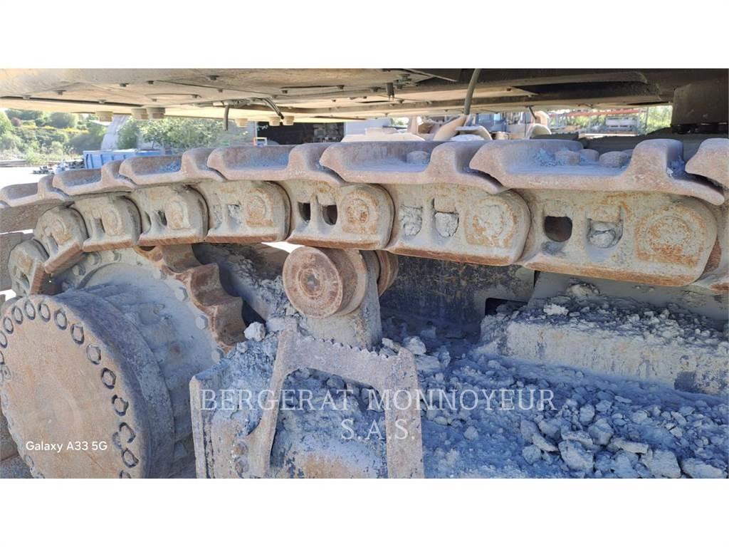 Komatsu PC700LC - 11 Crawler Excavators