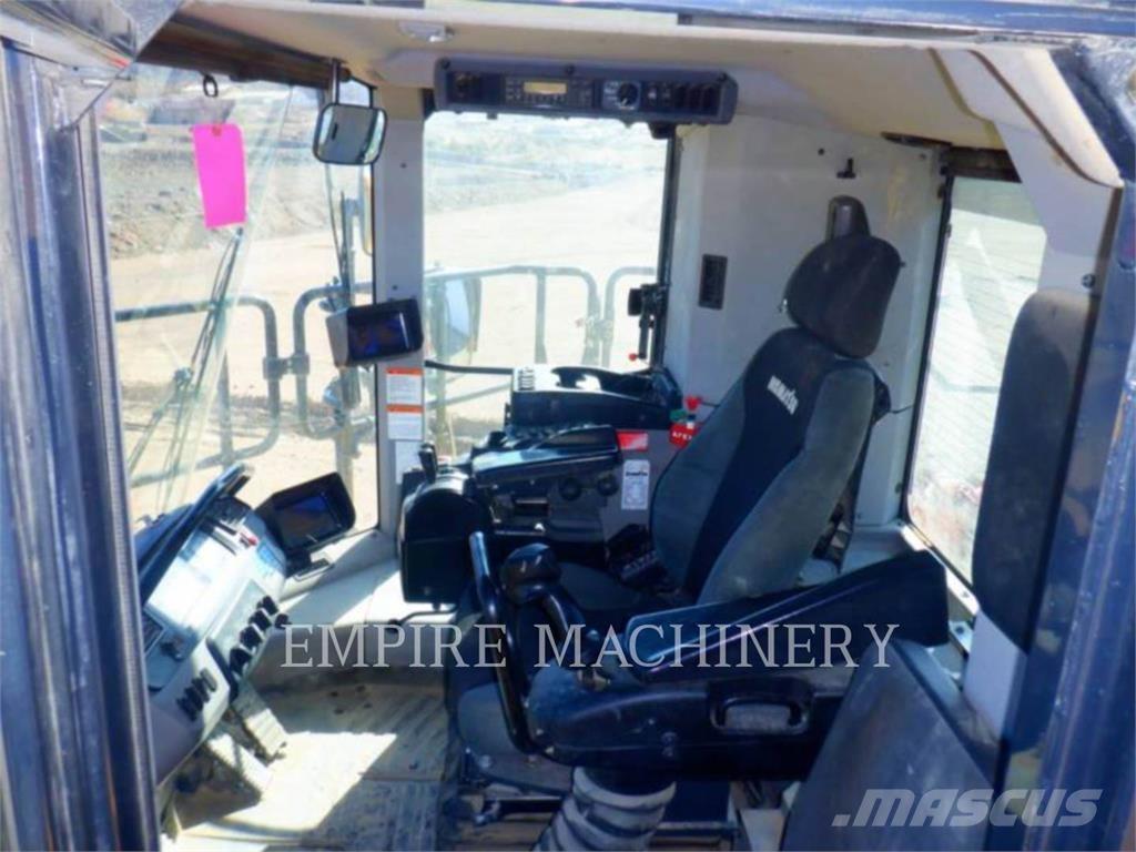Komatsu WA900-8 Wheel Loaders