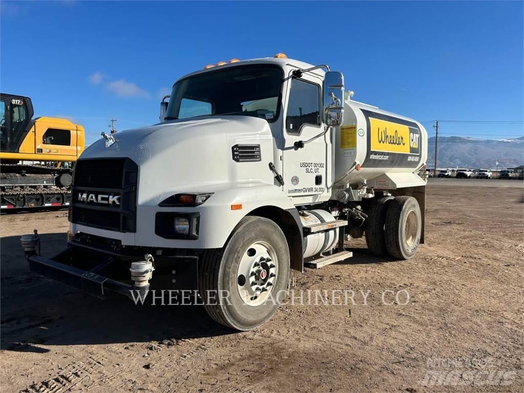 Mack WT2000 A Tank Trucks