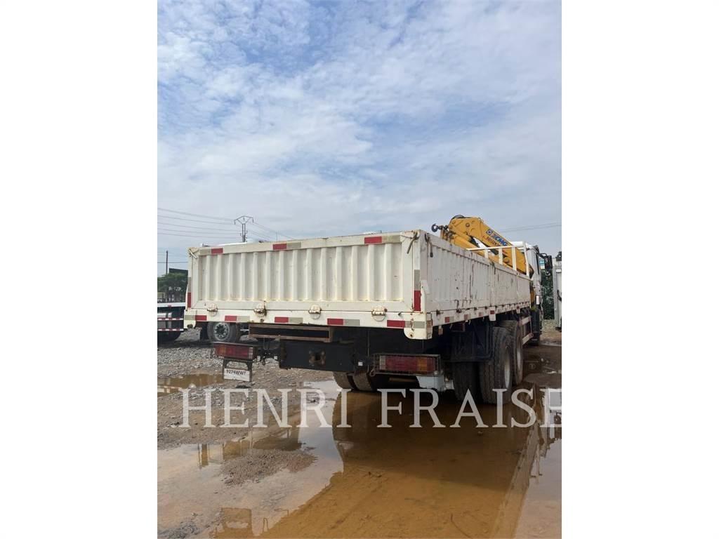 Shacman CAMION GRUE 12T Mobile and all terrain cranes