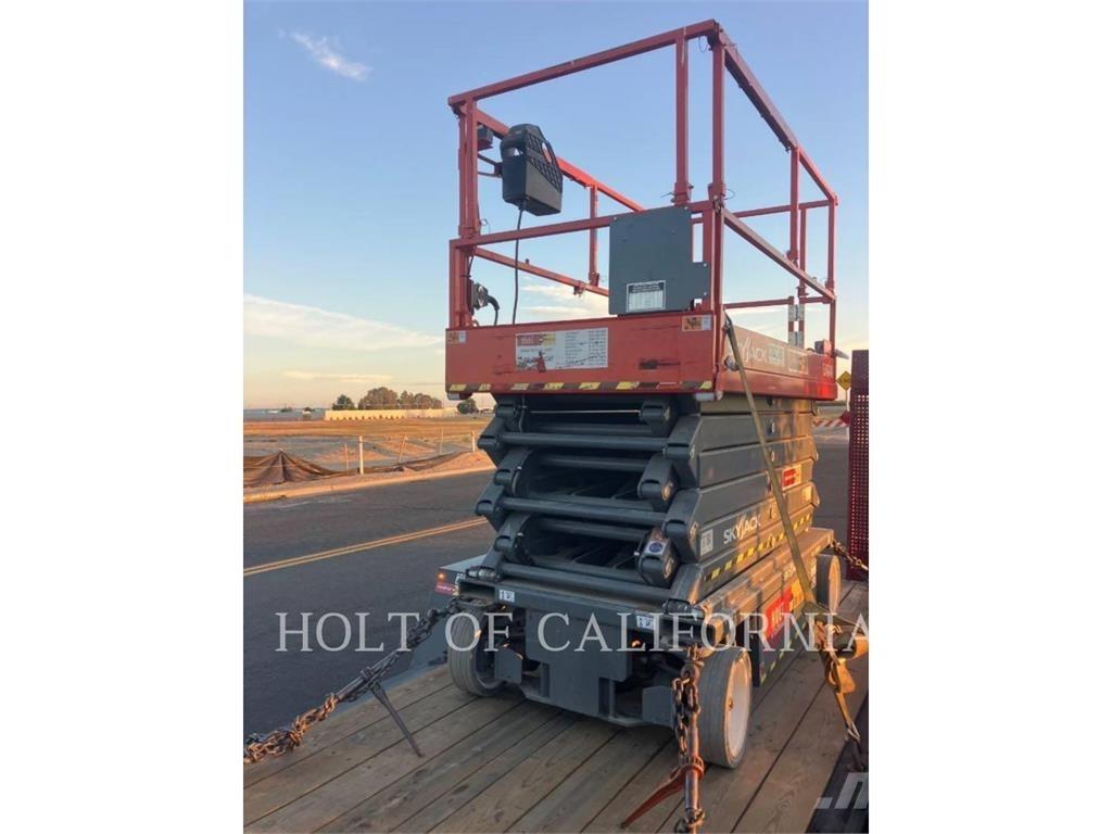 Skyjack SCISSOR40E Scissor Lifts