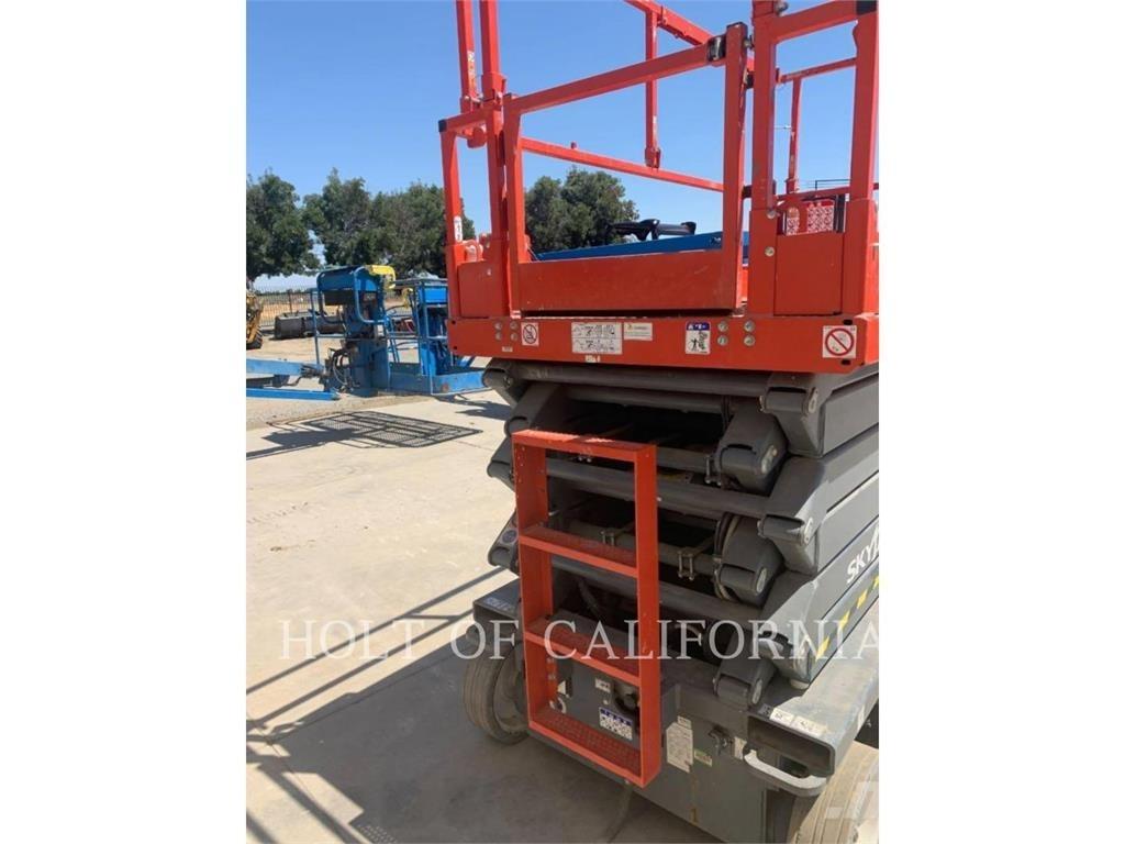 Skyjack SCISSOR40E Scissor Lifts