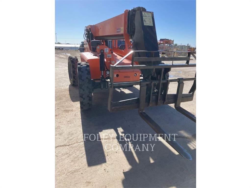 SkyTrak 6042O Telescopic Handlers