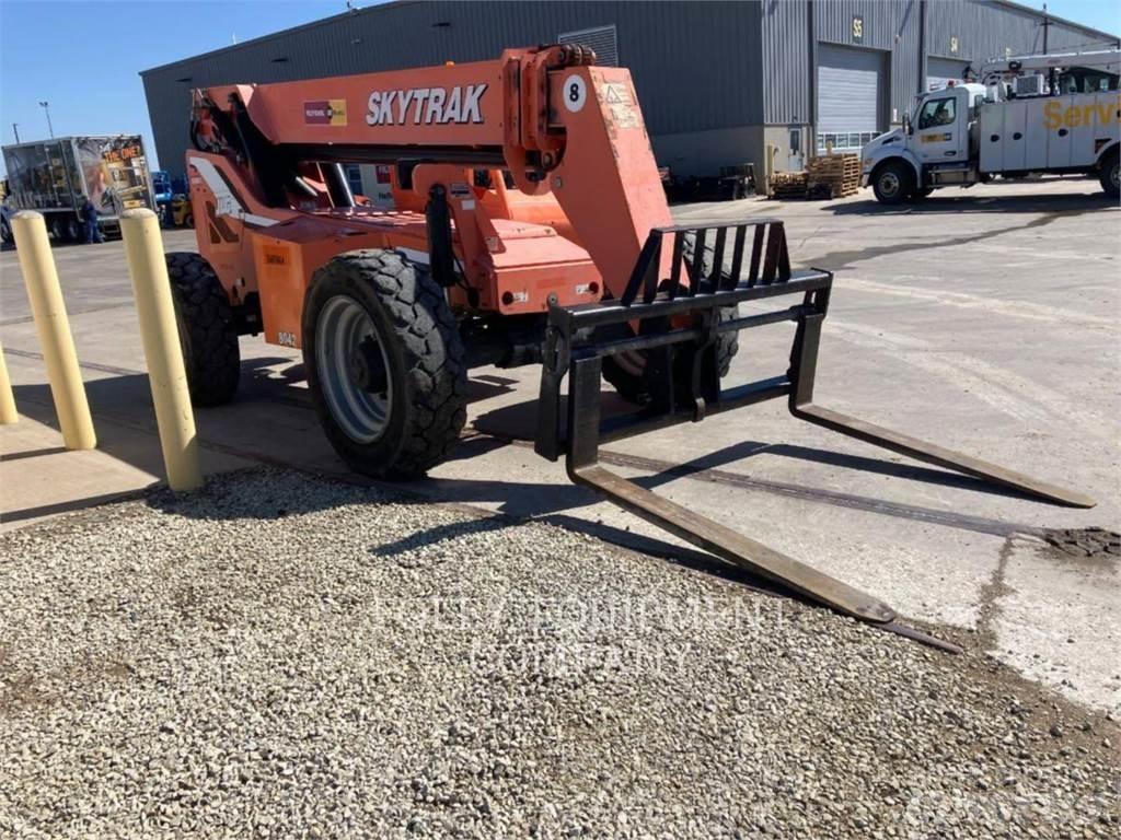 SkyTrak 8042O Telescopic Handlers