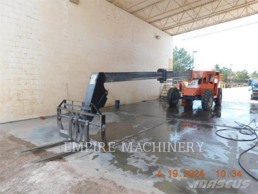 SkyTrak TL8042 Telescopic Handlers