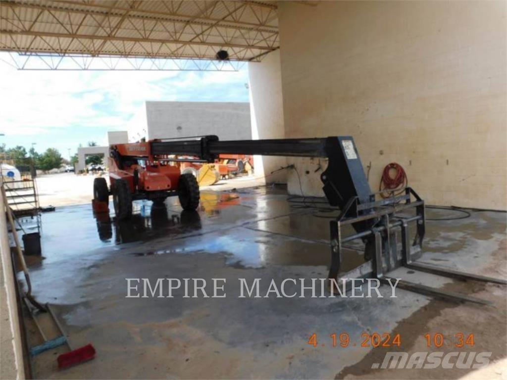 SkyTrak TL8042 Telescopic Handlers