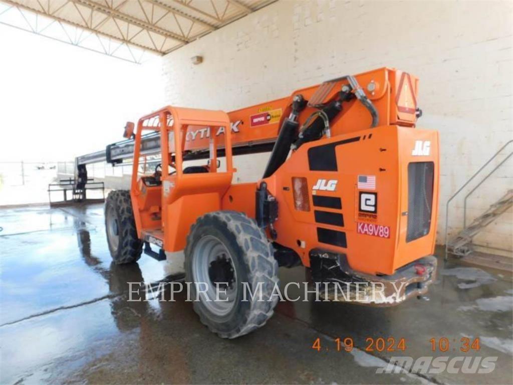 SkyTrak TL8042 Telescopic Handlers