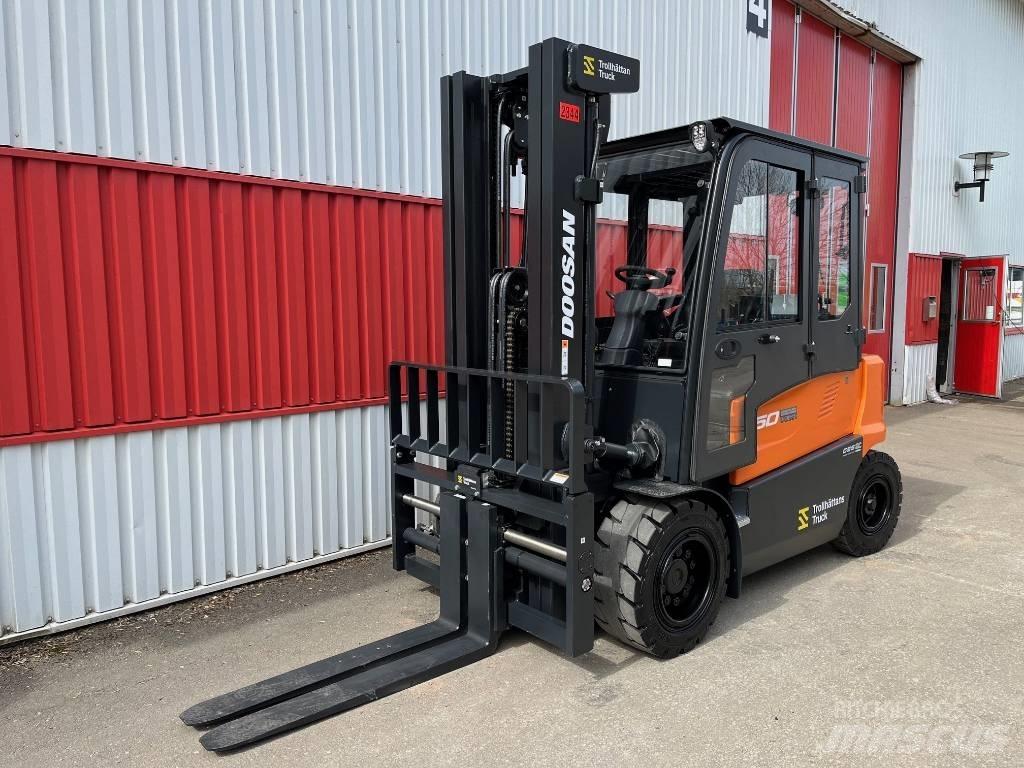 Doosan B 50 X-7 Electric Forklifts