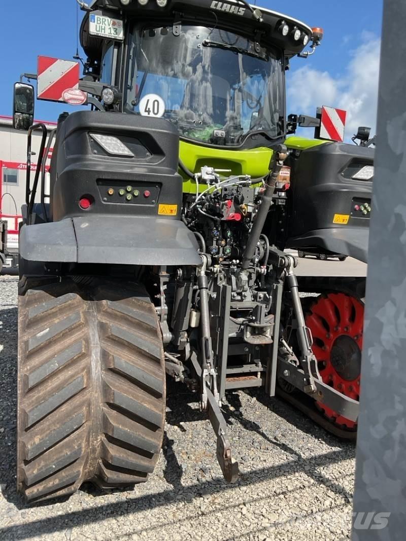 CLAAS Axion 960 TT Crawler Cranes