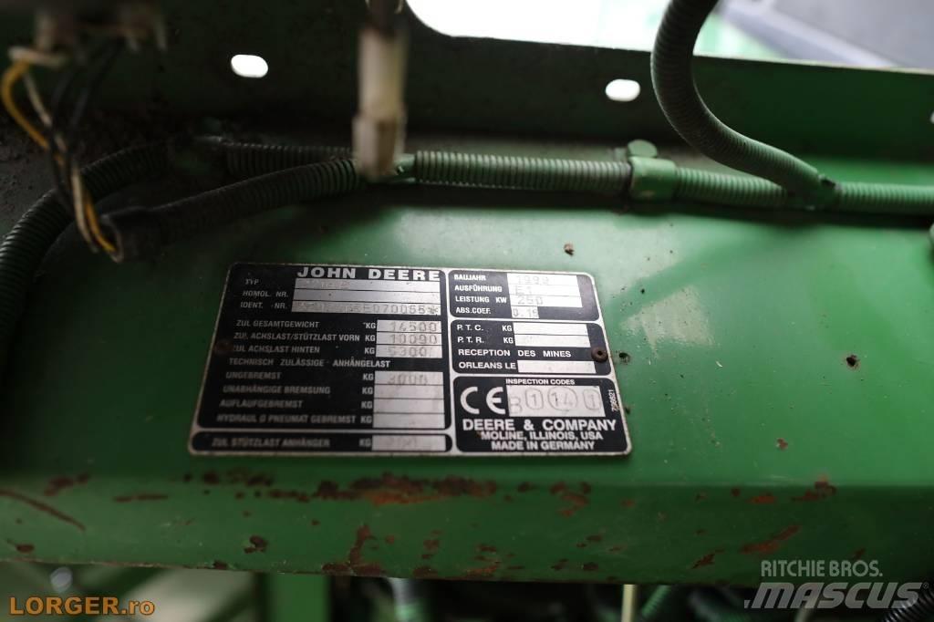John Deere 2266 E Combine Harvesters