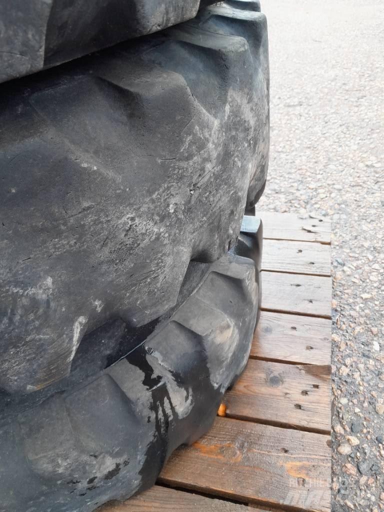 Mitas 8,25-20 Hjul Tires, wheels and rims