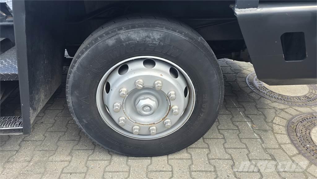 Terberg YT220 Shunt Trucks