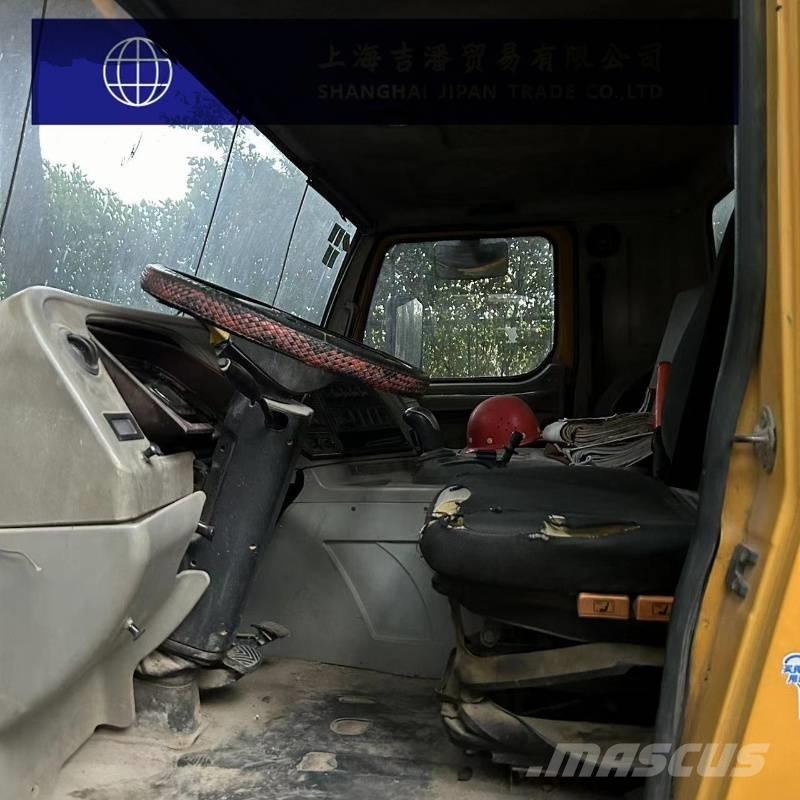 XCMG QAY 130 Mobile and all terrain cranes