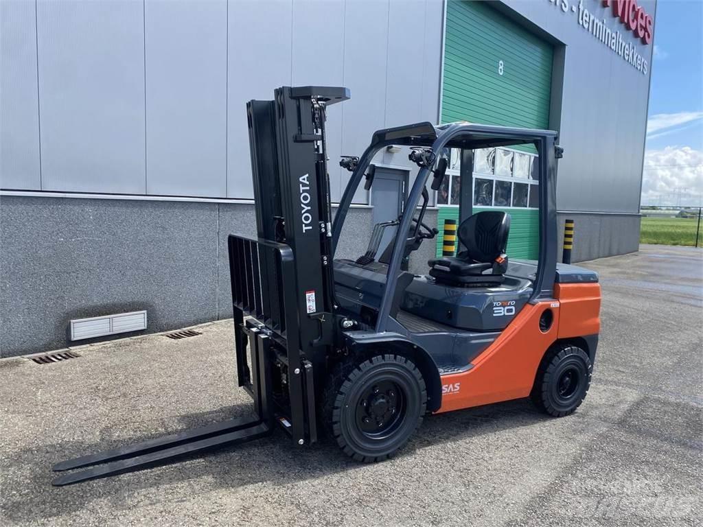Toyota 52-8FDF30 Diesel Forklifts