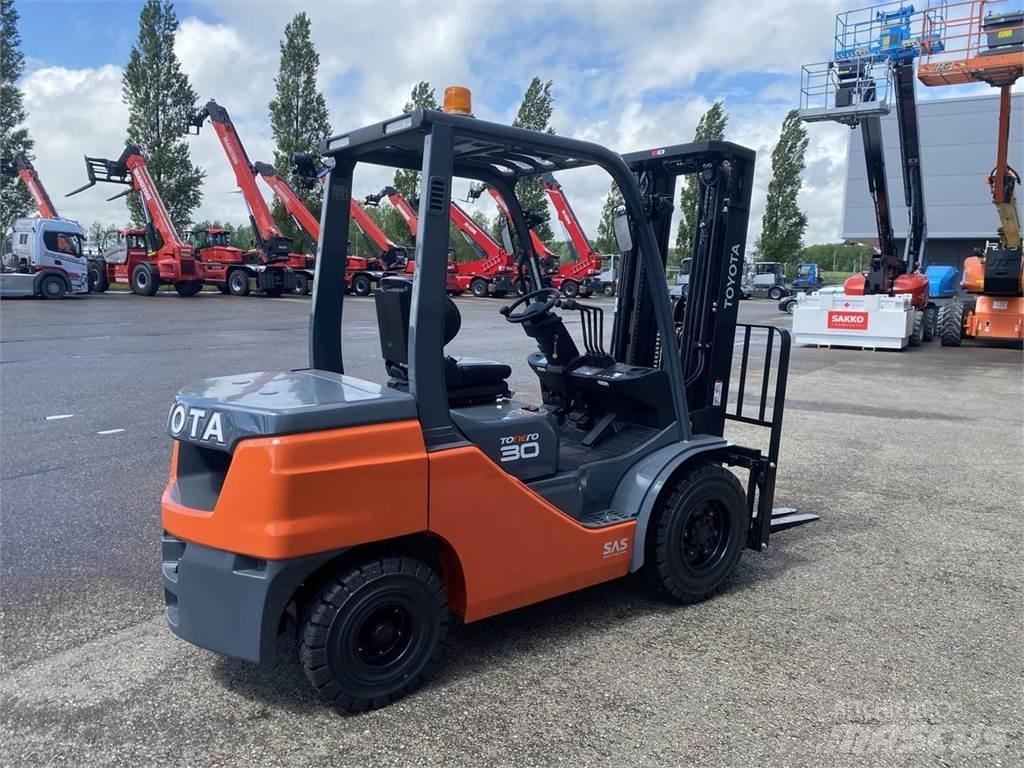 Toyota 52-8FDF30 Diesel Forklifts