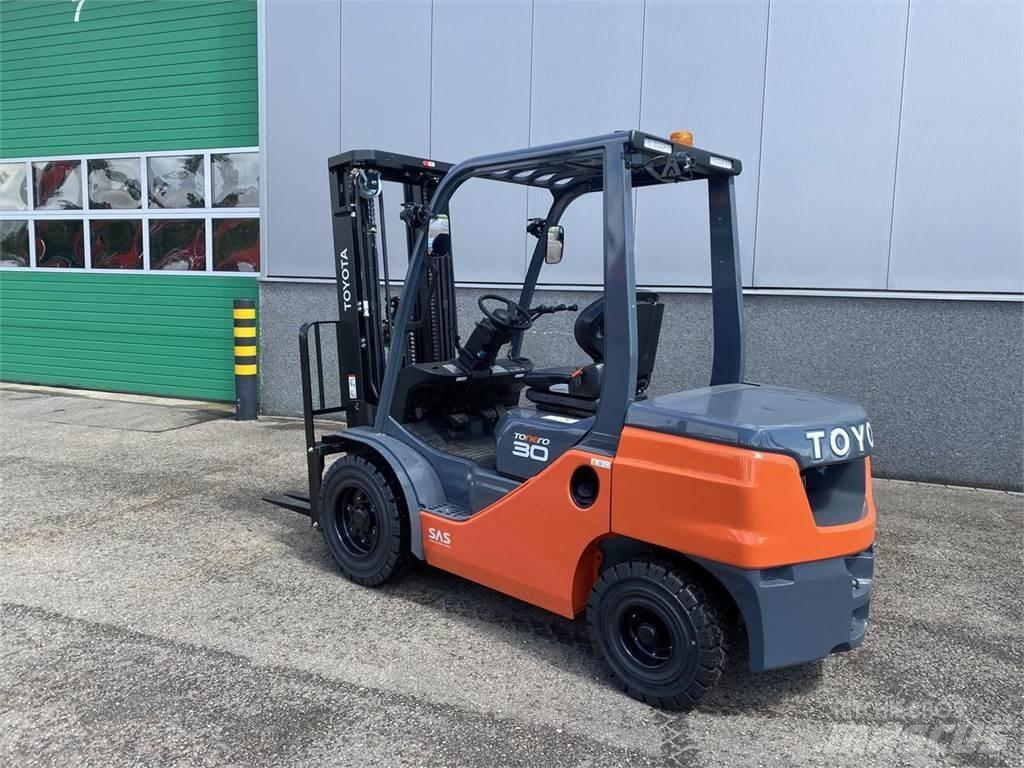 Toyota 52-8FDF30 Diesel Forklifts