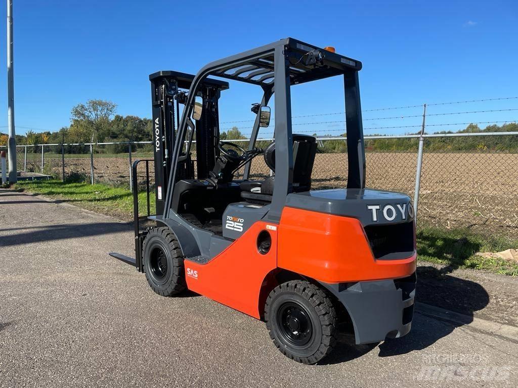 Toyota 8 FD F 25 Diesel Forklifts