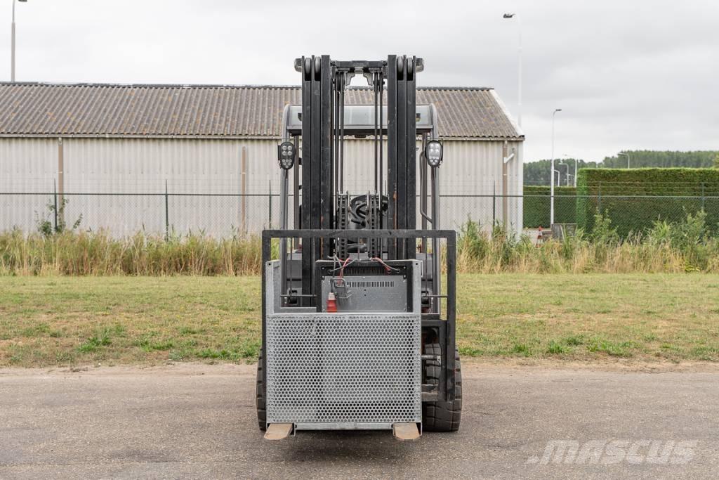 Manitou ME 435 Electric Forklifts