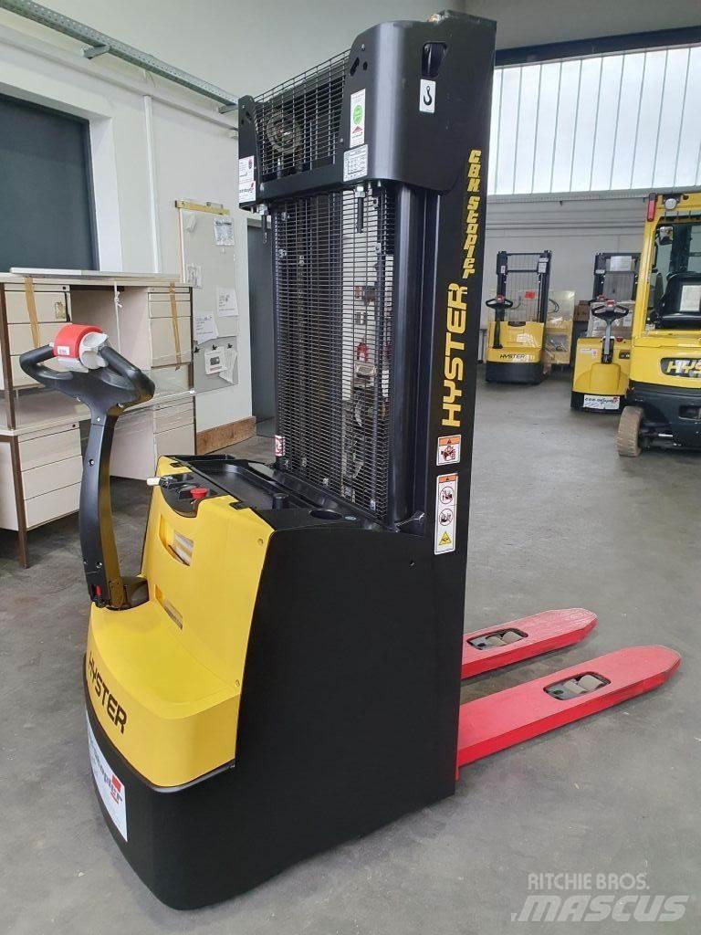 Hyster S 1.4 Pedestrian stacker