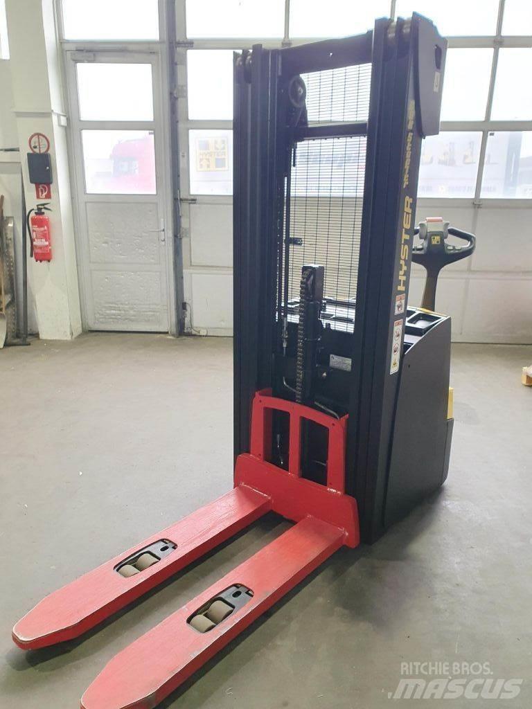 Hyster S 1.4 Pedestrian stacker