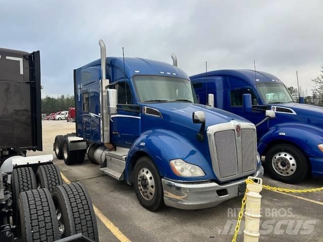 Kenworth T 680 Conventional Trucks / Tractor Trucks