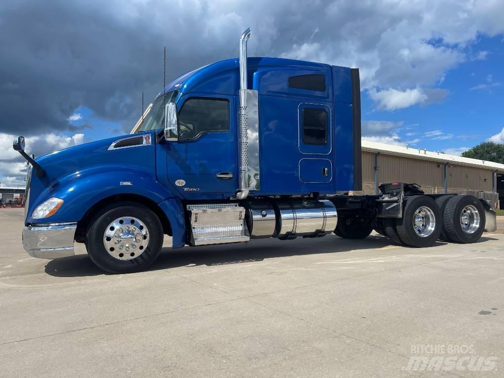 Kenworth T 680 Conventional Trucks / Tractor Trucks
